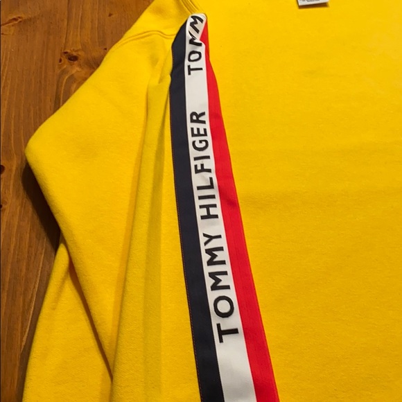 Tommy Hilfiger Jeans Yellow Crew Sweatshirt - Picture 2 of 5